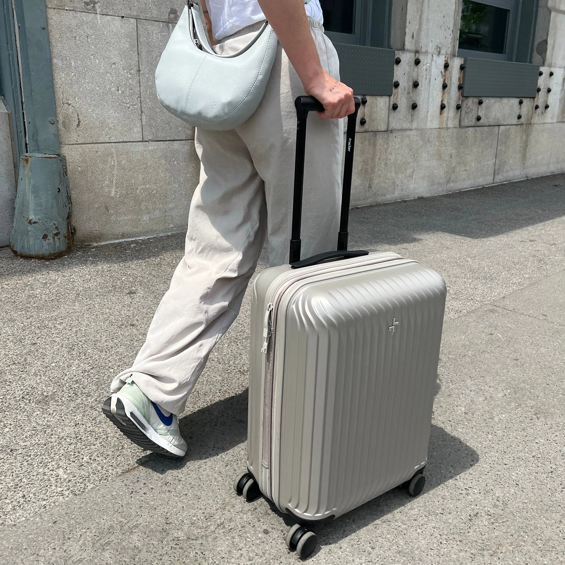 Dune Hardside 21.5in Carry-On Luggage